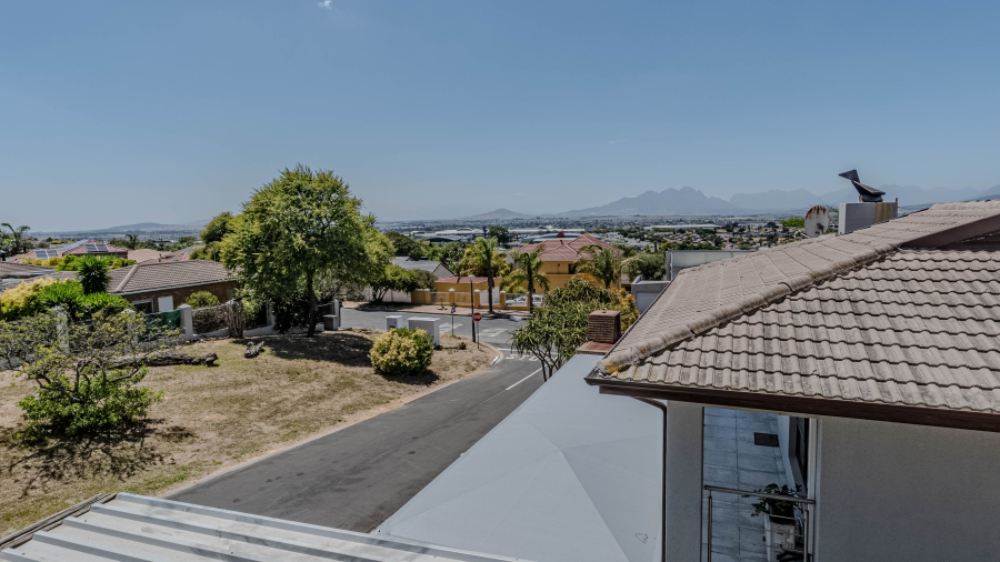 6 Bedroom Property for Sale in Vredekloof Heights Western Cape